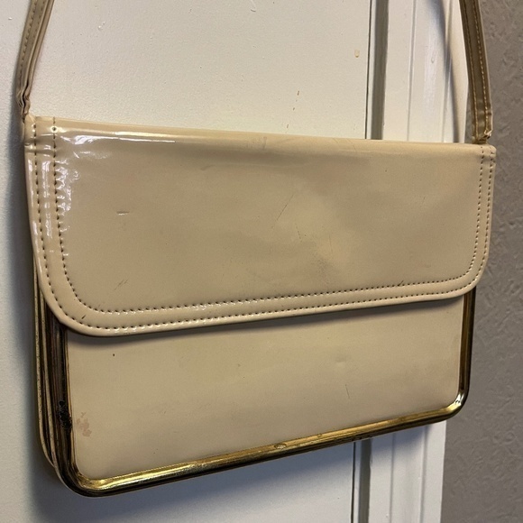 Vintage Shabby Chic Tan and Gold Shiny Patent Leather Brass Metal bag 11 - Picture 1 of 11